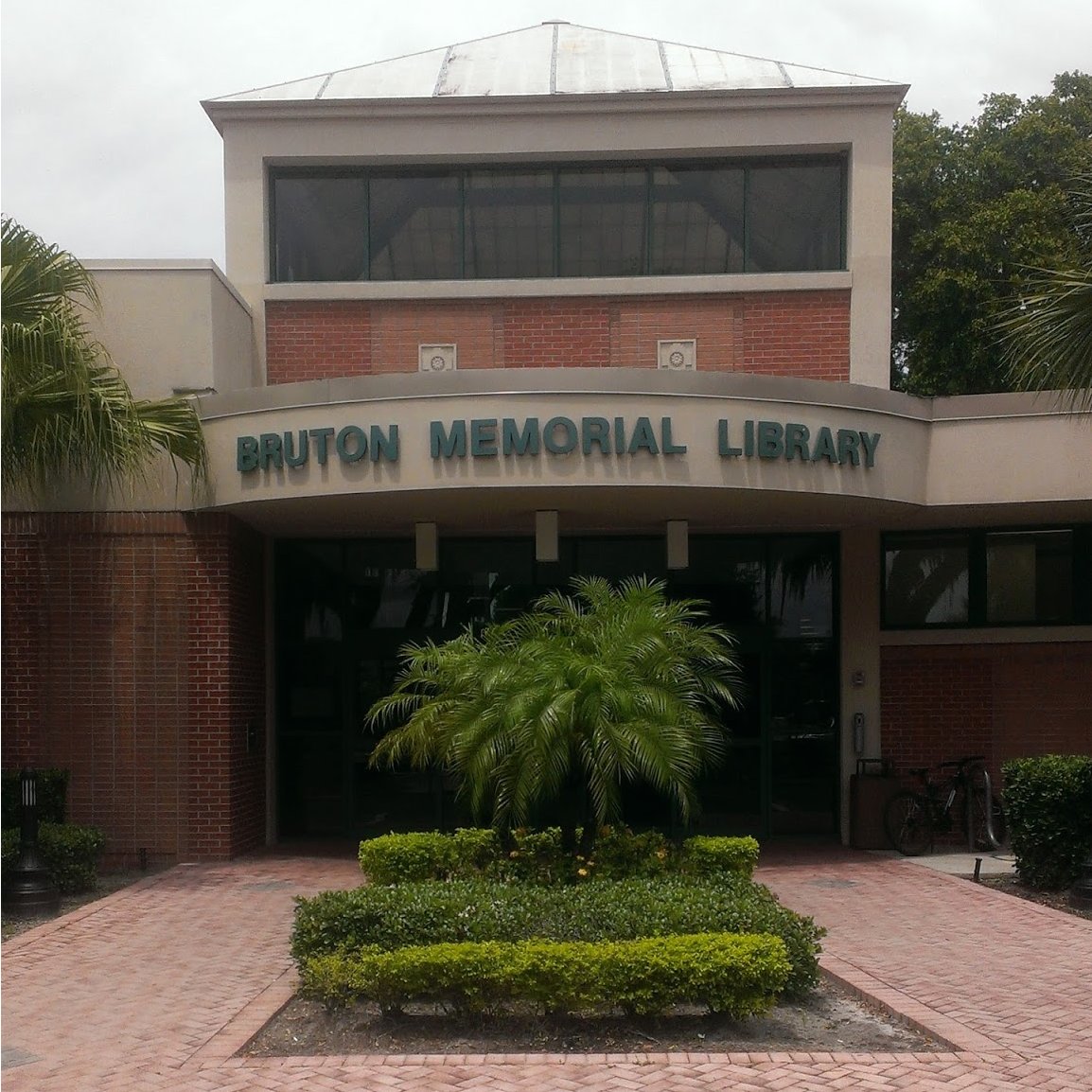 Entrance to Bruton Memorial Library in downtown Plant City, Florida