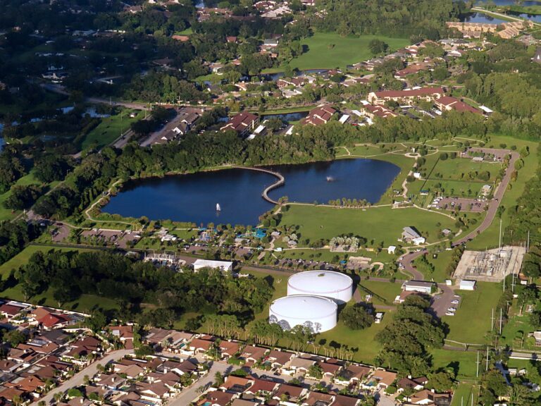 Carrollwood Village Park, photographed by Kimberli Mäkäräinen (Yupik)